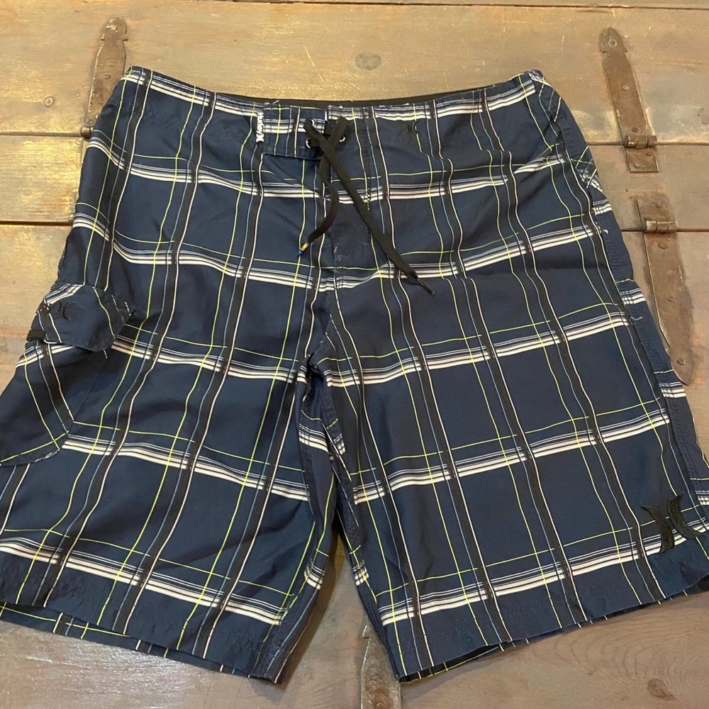 Men’s Hurley Board shorts size 36, EUC